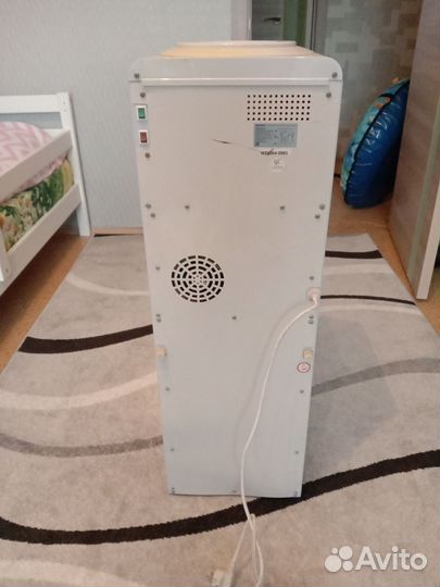 Кулер для воды напольный