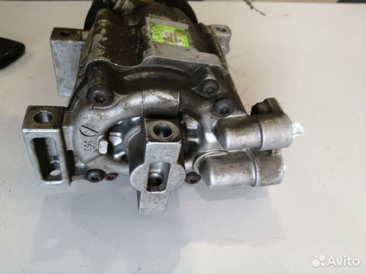 Компрессор кондиционера на Субару 73111FG000