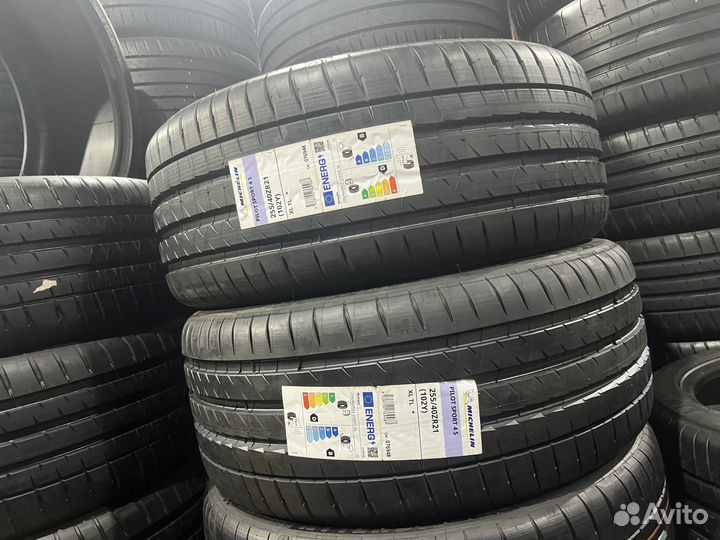 Michelin Pilot Sport 4 S 265/40 R21 и 255/40 R21 105Y