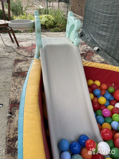 Сухой бассейн с шариками и горкой