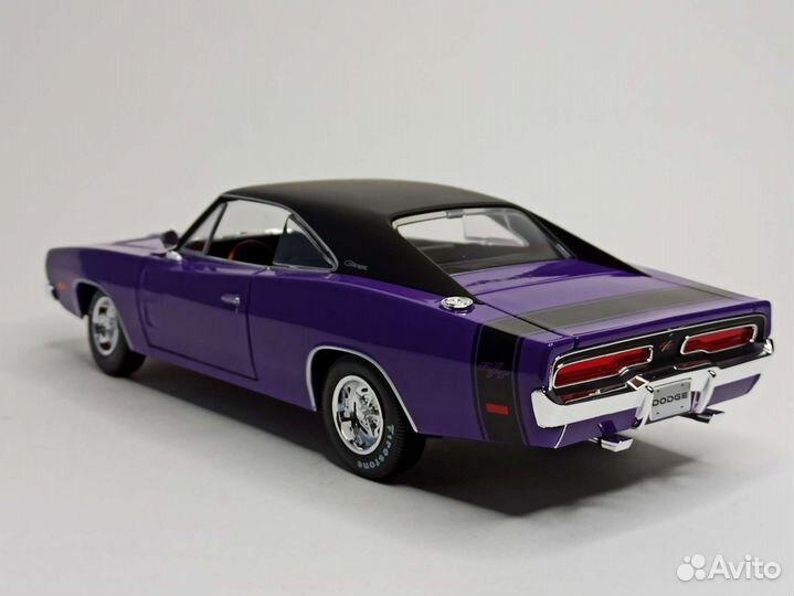 Dodge Charger R/T 1969 Plum Crazy 1:18 Maisto