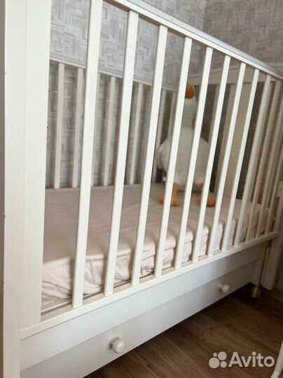 Детская кроватка с продольным маятником