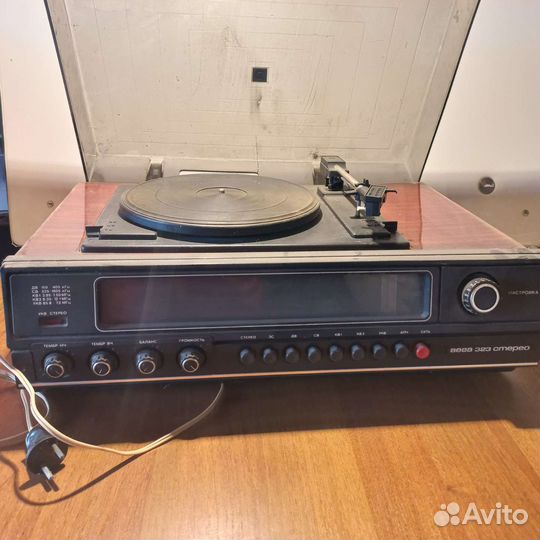 Виниловый проигрыватель