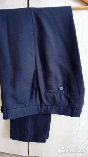 Классический школьный костюм