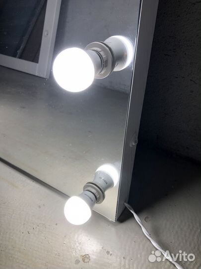 Зеркало с подсветкой для ванной