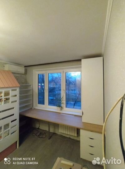 Рабочая зона: шкаф, стеллаж, стол, полки