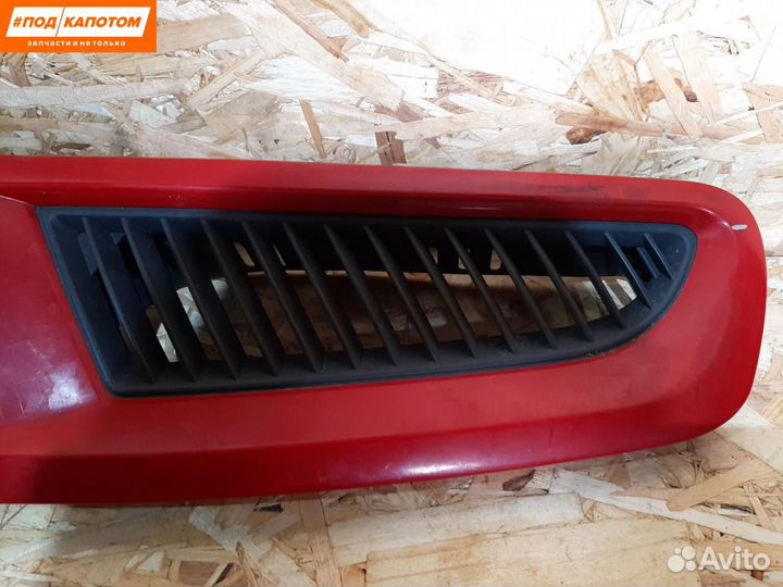 Решетка радиатора верхняя Mitsubishi Colt