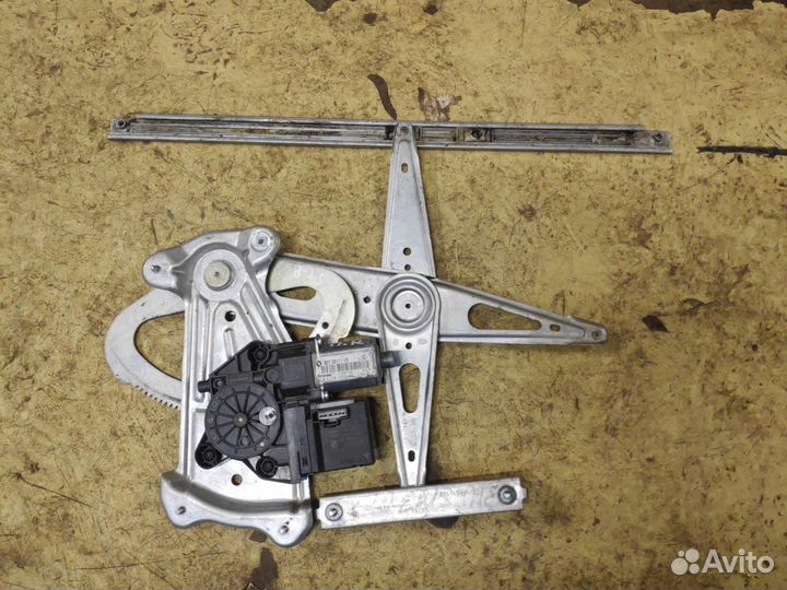 Передний правый стеклоподъемник на Renault Fluence