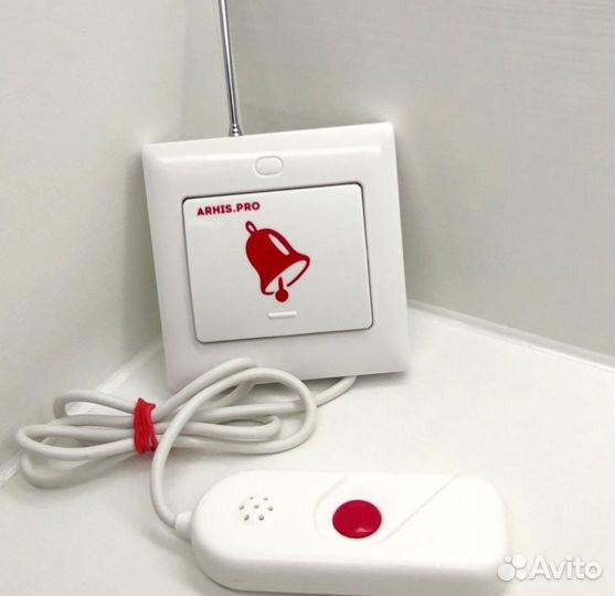 Кнопка вызова персонала с выносной кнопкой в руку