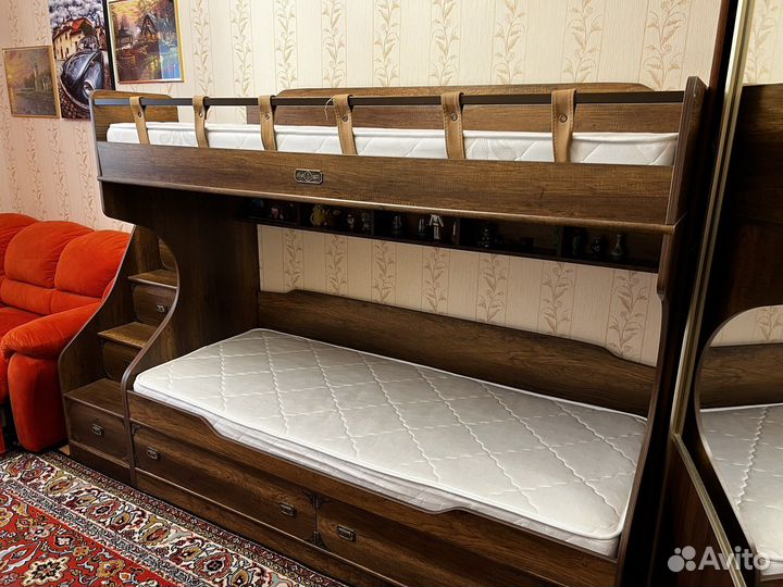 Двухъярусная кровать