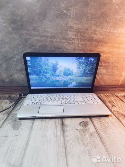 Ноутбук Sony Vaio/15.6 HD/240gb SSD/i5/Radeon