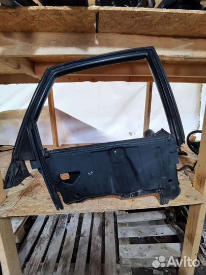 Рамка стекла задняя правая audi 100 c4