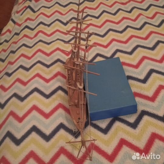 Модель парусника из дерева