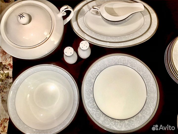 Костяной фарфор, столовый сервиз. Япония