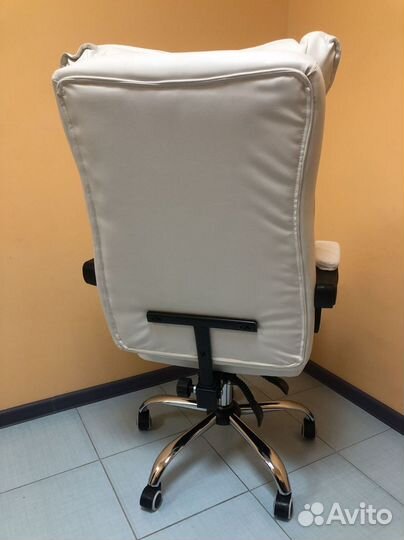 Компьютерное офисное кресло с массажем (новые)