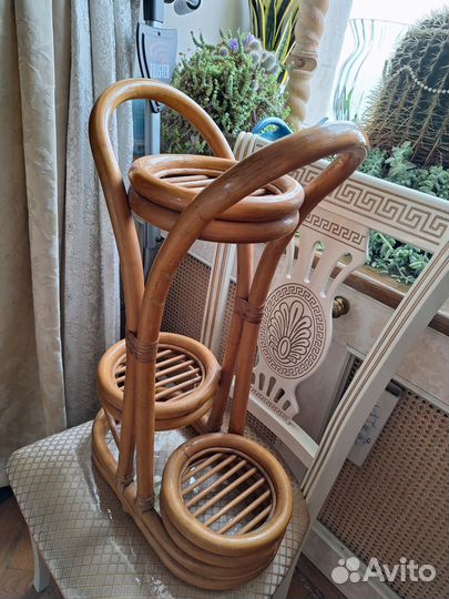 Подставка под домашние растения. Ротанг