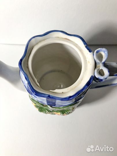 Чайничек с клубникой