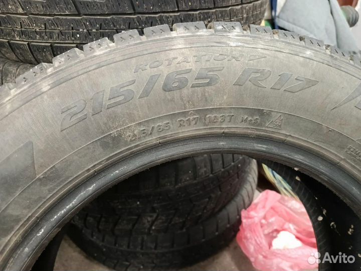 Pirelli Ice Zero 215/65 R17