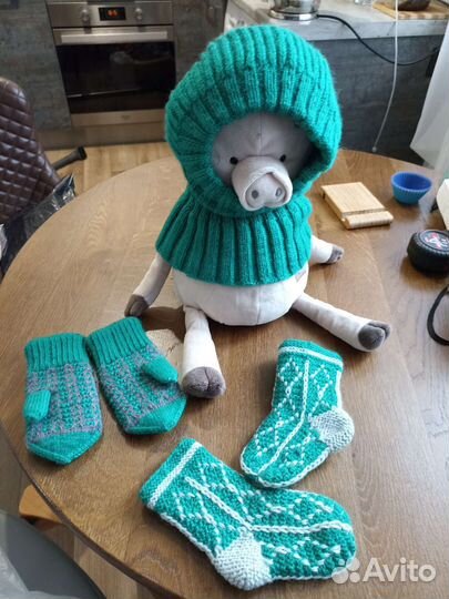 Шапка (44-46), варежки, носочки