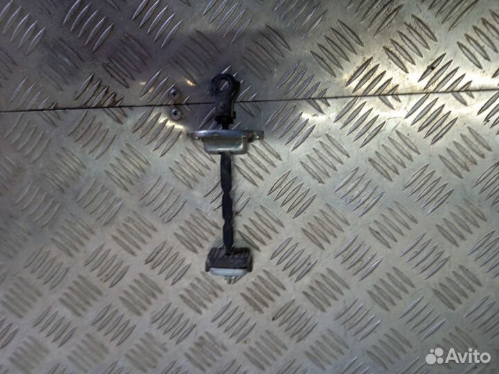 Б/У ограничитель двери передний правый Honda