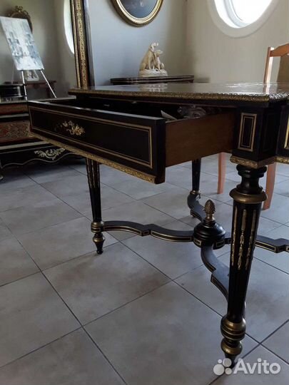 Старинный стол