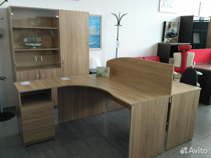Компьютерный стол, тумба, шкаф