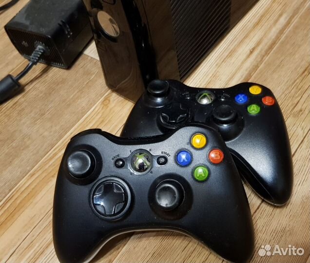 Xbox 360 Elite 250GB, прошивка онлайн, 2 геймпада