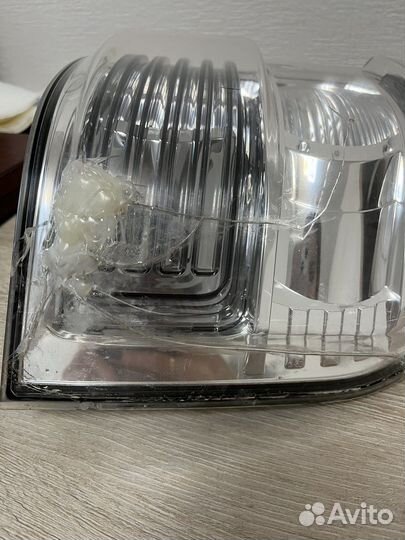 Оригинал задний правый фонарь Mitsubishi Pajero 4