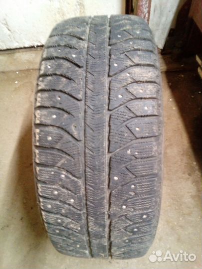 Bridgestone Ice Cruiser 7000 215/55 R16