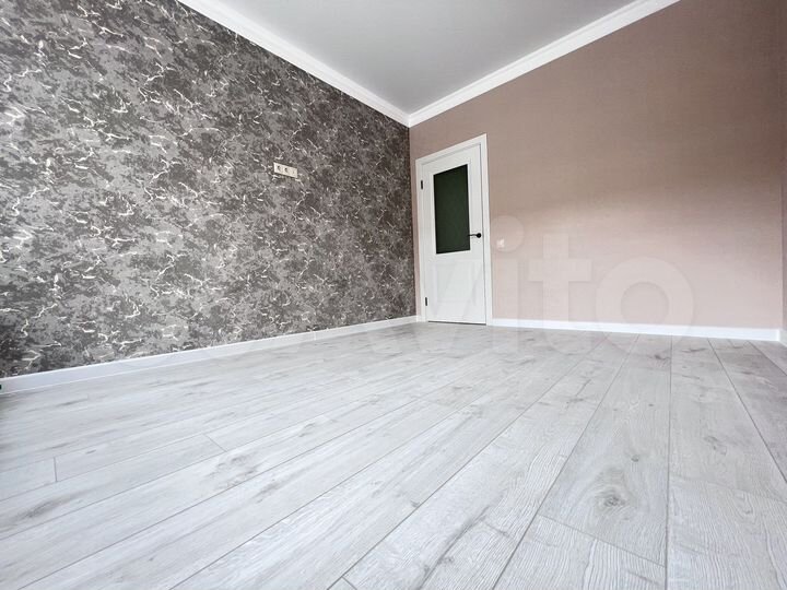 2-к. квартира, 56 м², 1/18 эт.