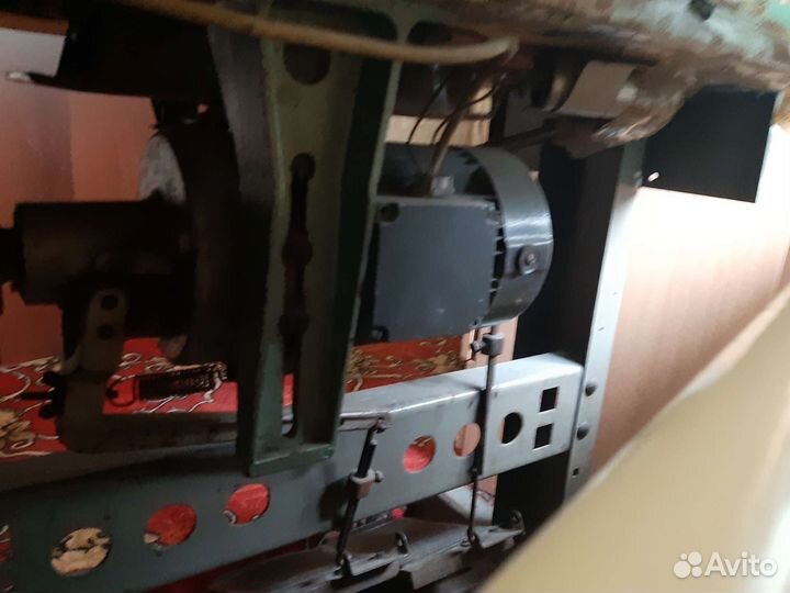 Производственная Швейная машина бу
