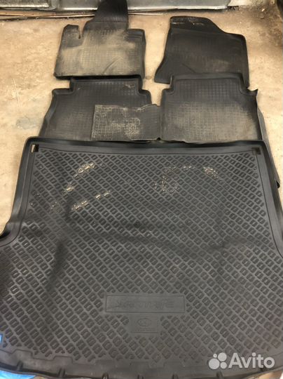 Продам комплект ковров Santa fe2