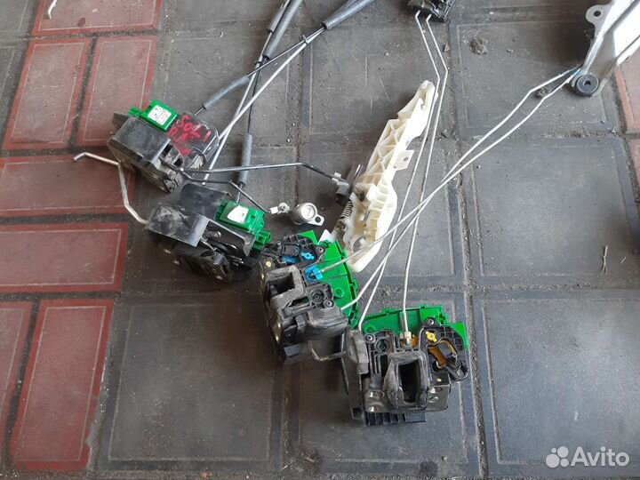 Замок двери Hyundai Solaris