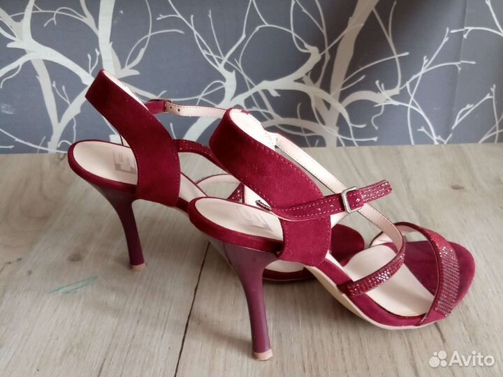 Босоножки Calipso