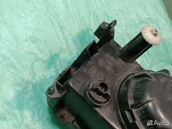 Фара левая Volkswagen Passat B3