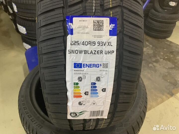 Windforce Snowblazer UHP 225/40 R19 93V