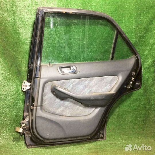 Дверь задняя правая Honda Torneo CF3 Черная царапи