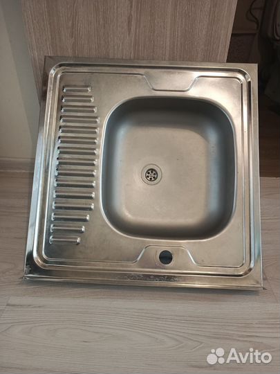 Раковина из нержавейки 600х600