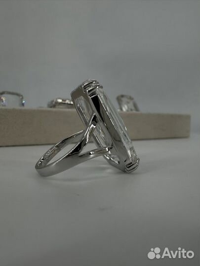 Серебристое кольцо с кристаллом Poison drop