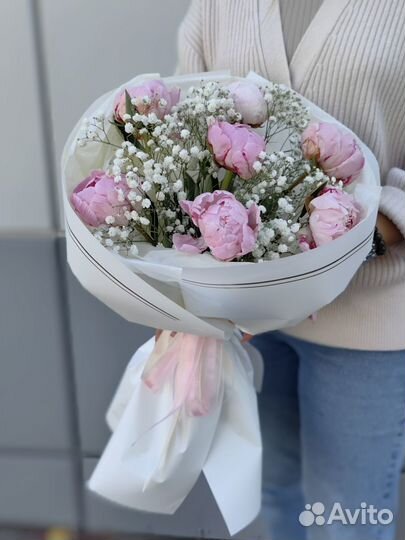 Букет с пионами