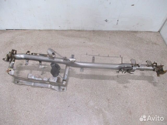 Кронштейн торпедо isuzu 8981929440