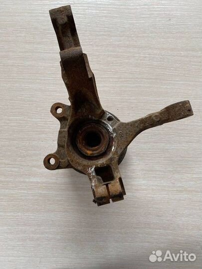 Кулак поворотный передний правый без ABS