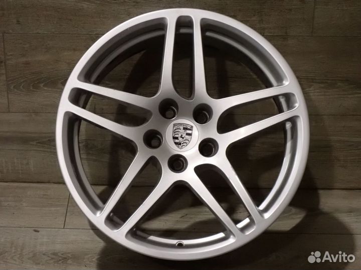 Комплект оригинальных дисков R18 Porsche Macan