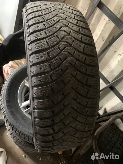 Michelin Latitude X-Ice North 215/70 R16