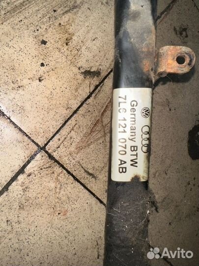 Трубка охлаждения двигателя Volkswagen Touareg 4.2