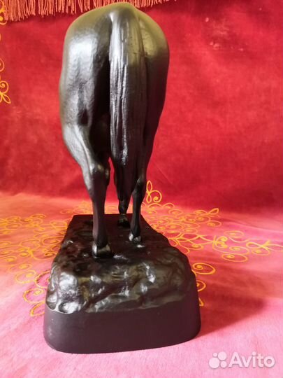 Кабинетная скульптура Конь у водопоя. чугун 1963 г