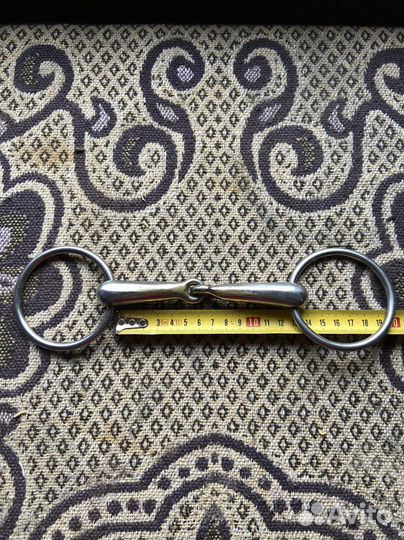 Амуниция для лошади:трензель,мех,попона