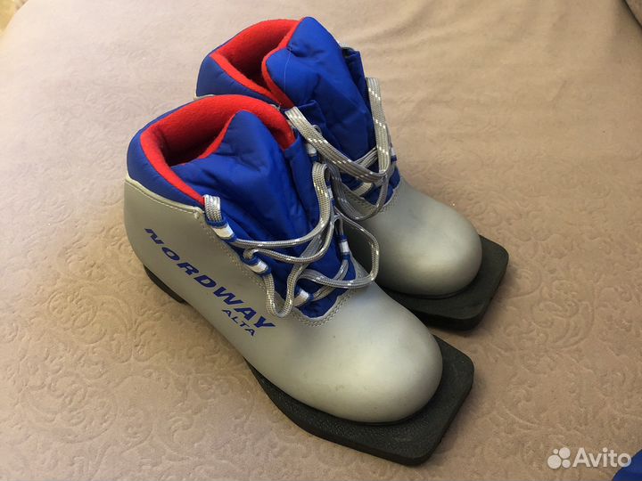 Лыжные ботинки