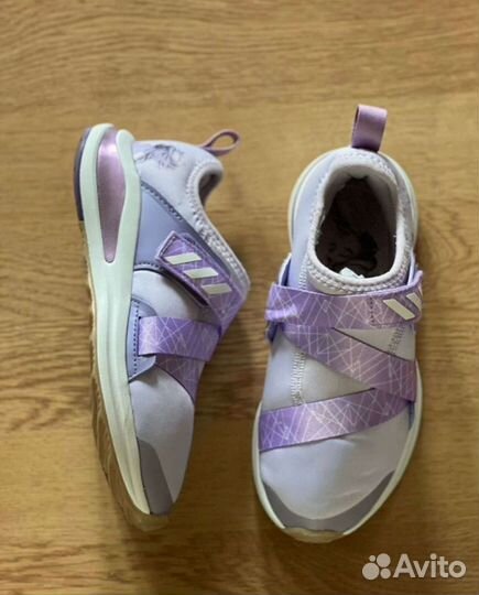 Кроссовки adidas