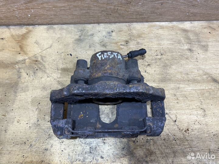 Суппорт передний правый Ford Fusion S98